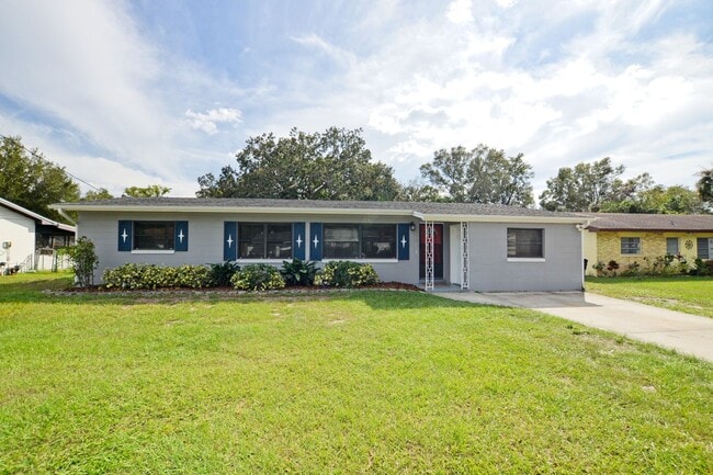 Building Photo - 4 bed 2 bath home