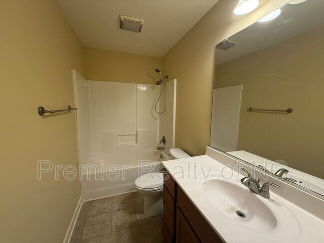 Building Photo - 607 Westpark Ct