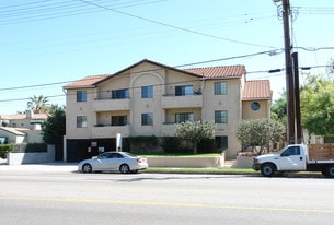 Building Photo - Wood Manor
