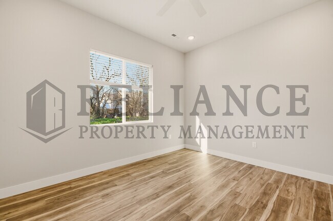 Building Photo - 619 Elmwood St