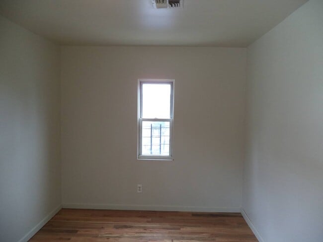 Building Photo - 106-23 Inwood St