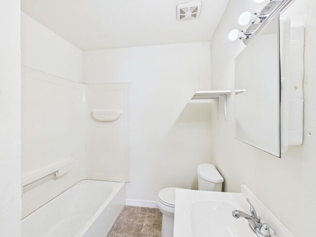 Building Photo - 5500 Stella Rd