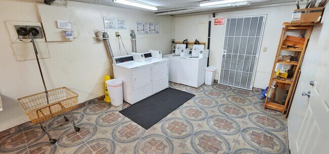 Building Photo - 906 Torrance Blvd