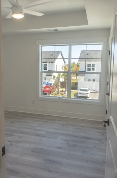 Building Photo - 850 Maxine Ct