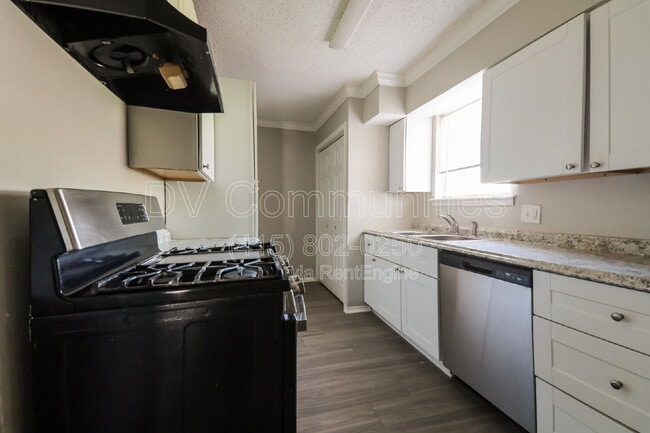 Building Photo - 4850 Bedford Dr