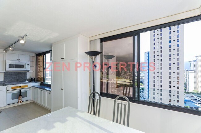 Building Photo - Fully furnished 2 bdrm / 2 bath / 1 parking unit at The Windsor Waikiki