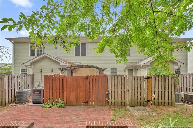 Building Photo - 425 Cityview Ln