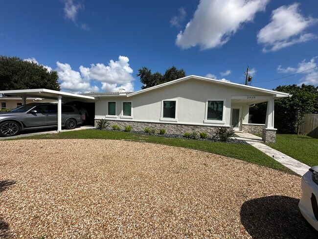 Building Photo - 2539 Wabash Dr