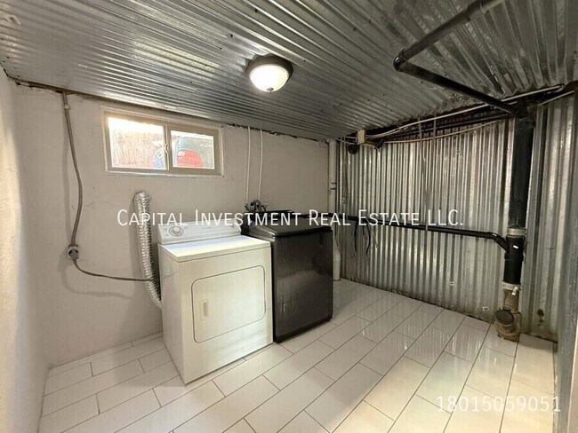 Building Photo - 1386 S 900 W