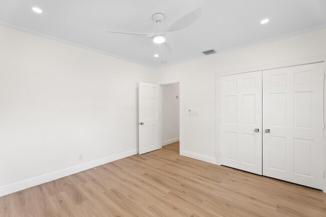 Building Photo - 517 55th St
