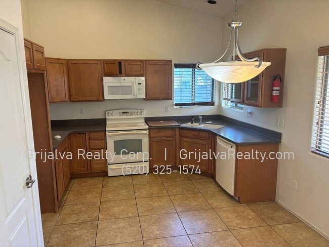 Building Photo - Beautiful 3 BR House in Gated Community (I...