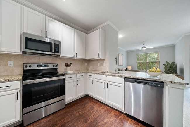 Building Photo - Retreat At Hunt Hill