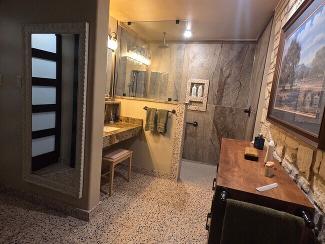 Building Photo - Custom built condo! Country Living! Offered unfurnished OR furnished!