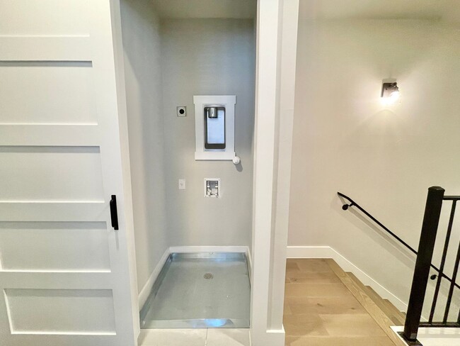 Building Photo - 311 E Evergreen St