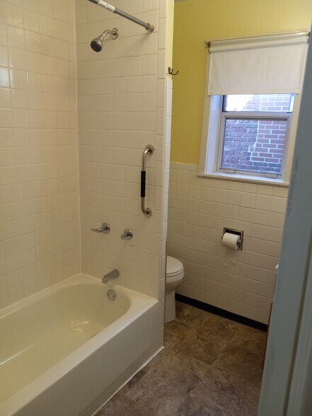 Bathroom - 646 Beaver Ave