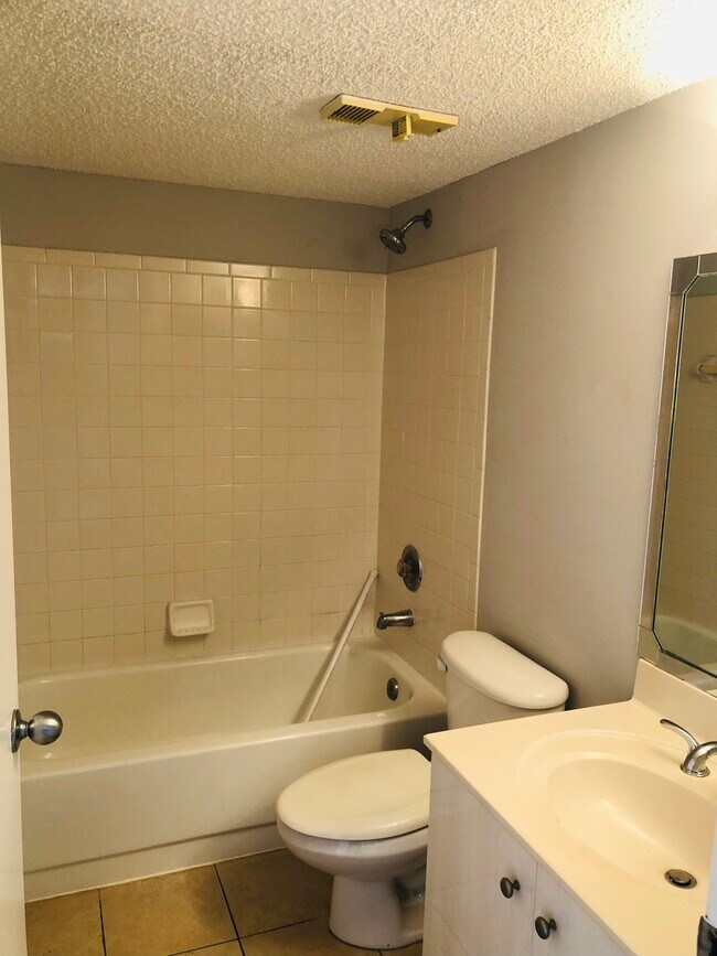 Building Photo - 2825 NW 22nd Ave