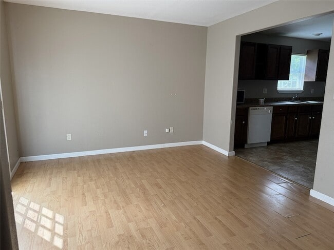 Building Photo - 6005 Beech Dr