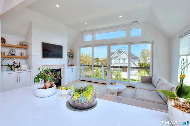 Building Photo - 26 Island Way