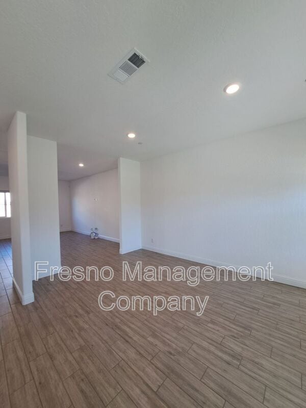 Building Photo - 911 Blue Oak Lane W