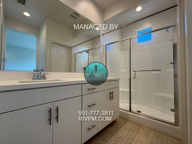 Building Photo - DISCOVER YOUR DREAM CONDO AT 105 CORONA!!