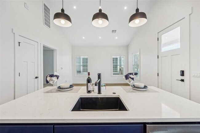 Building Photo - 6300 W Memorial Rd