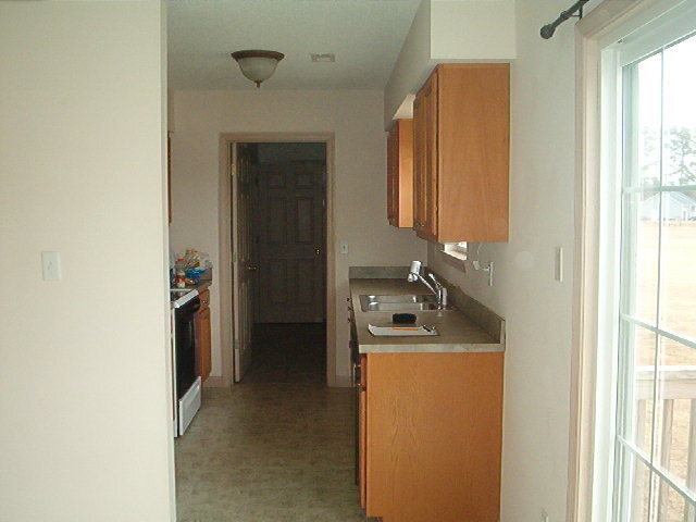 Building Photo - Stunning Country Home