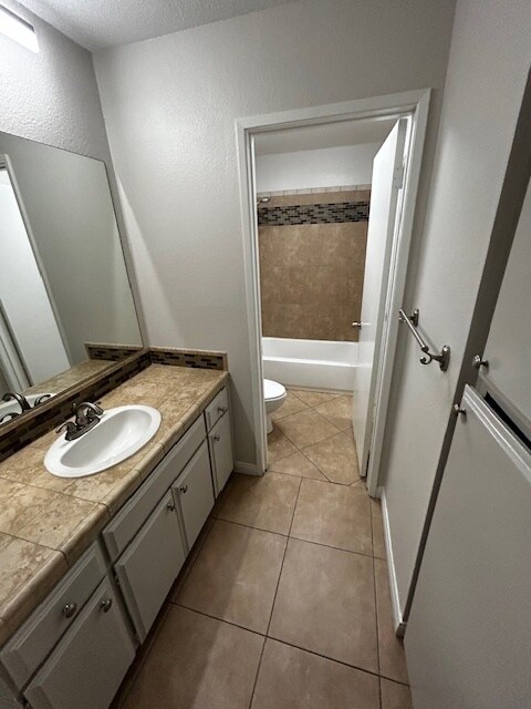 Building Photo - 6560 College Grove Dr