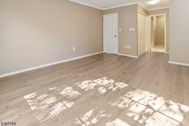 Building Photo - 10 Brookline Ct
