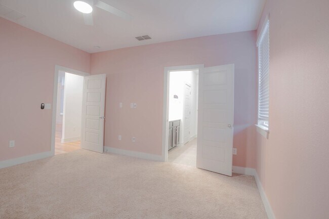 Building Photo - 3 Bed / 2.5 Bath Home | Garage, Laundry Room & Stainless Appliances