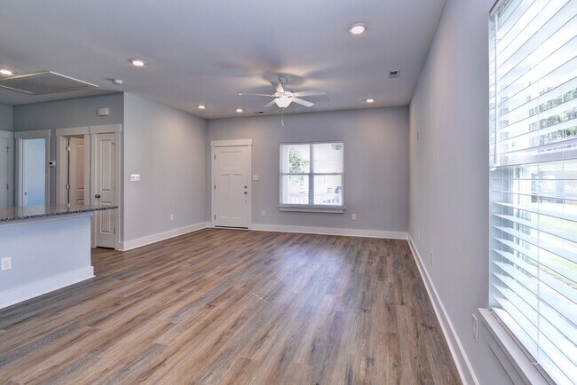 Building Photo - 102 Magruder Ave