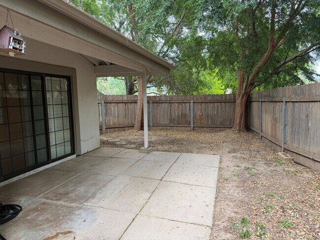 Building Photo - Three bedroom two and a half bath Condo