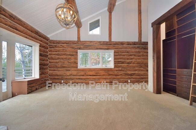 Building Photo - 480 Sunnyside Ridge Rd