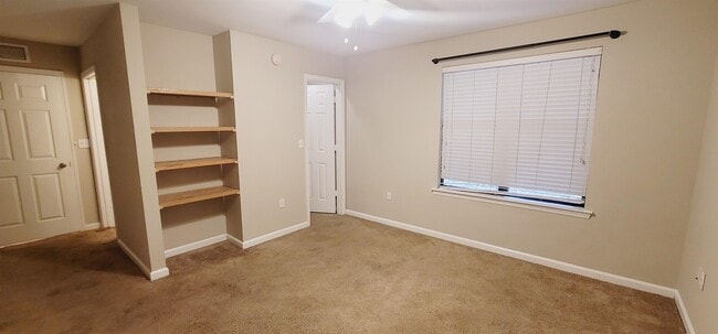 Building Photo - 2300 Timber Oak Ln