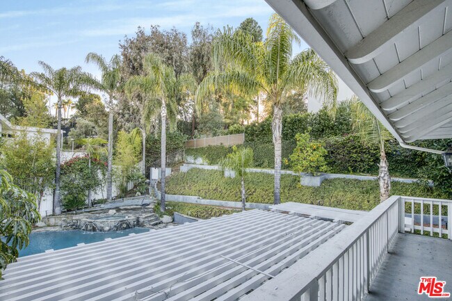 Building Photo - 3690 Crownridge Dr