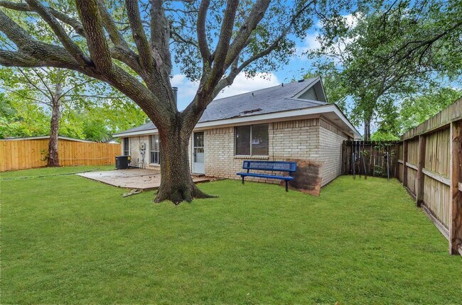 Building Photo - 5701 Village Arbour Dr