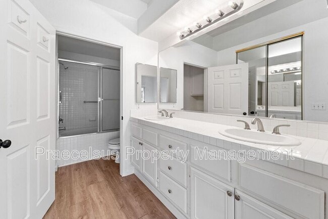 Building Photo - 2394-A Greenbriar Dr