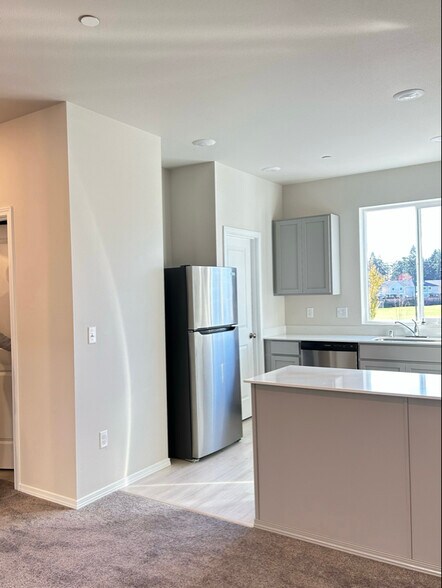 Building Photo - 3226 Juno Ct NE