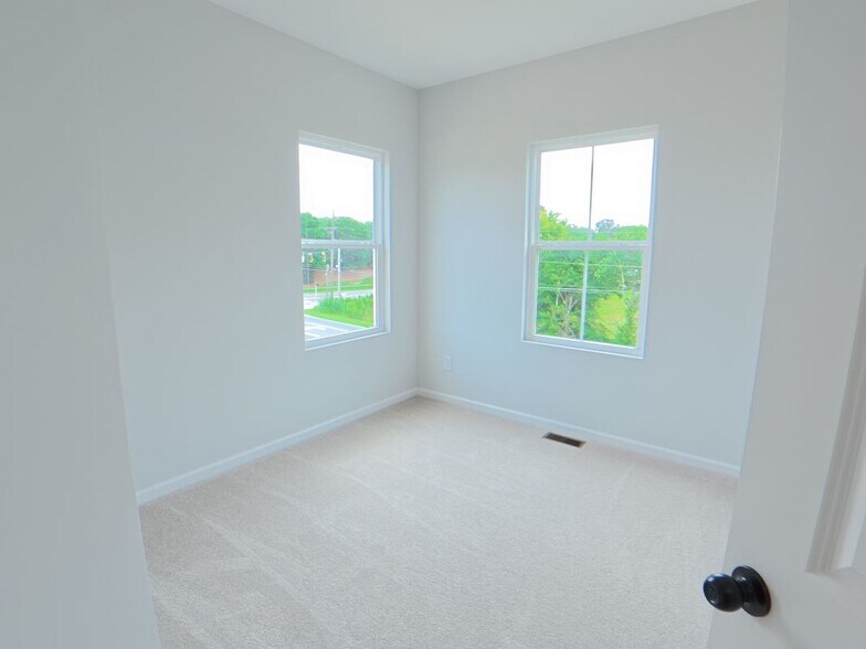 Building Photo - 2923 Beaconwood Ct