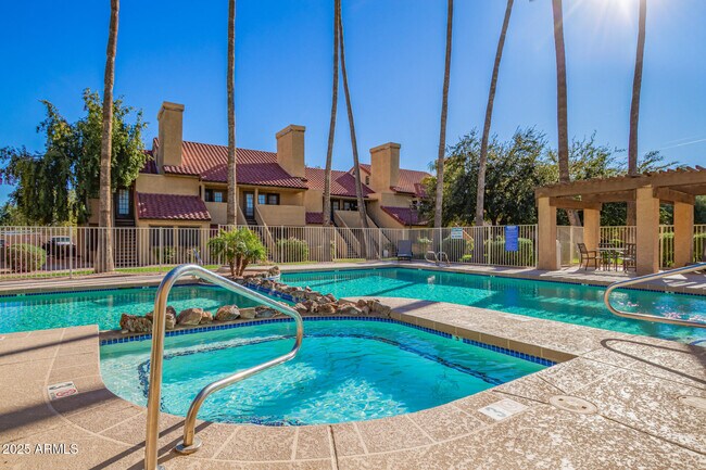 Building Photo - 4901 S Calle Los Cerros Dr