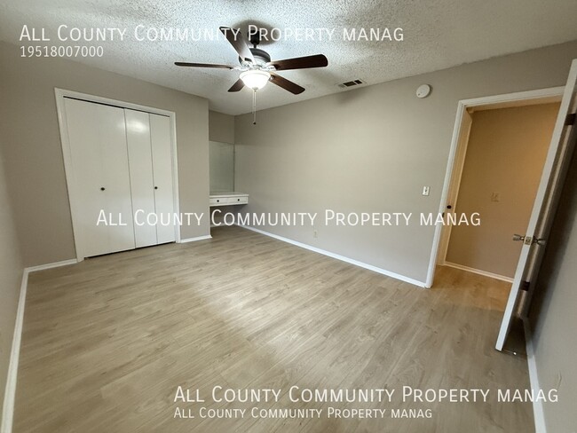 Building Photo - 186 S California Ave