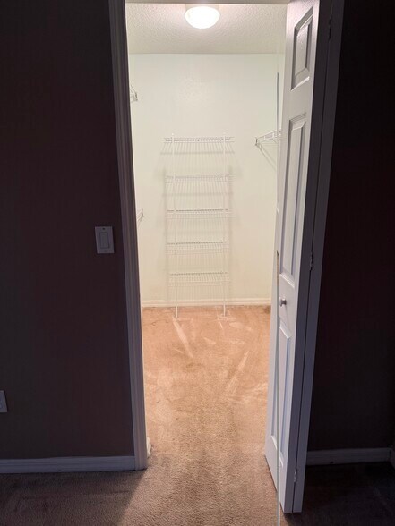 Building Photo - 49 Hemlock Trce