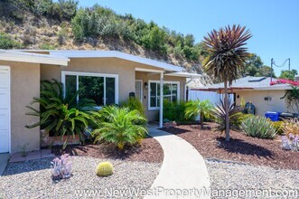 Building Photo - Charming Rolando Park 2 Bedroom, Small Pet...