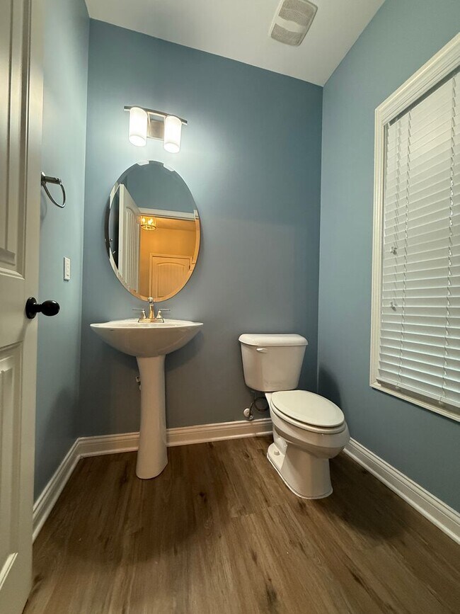 Building Photo - **For Rent: Gorgeous 4 Bed, 2.5 Bath Home ...