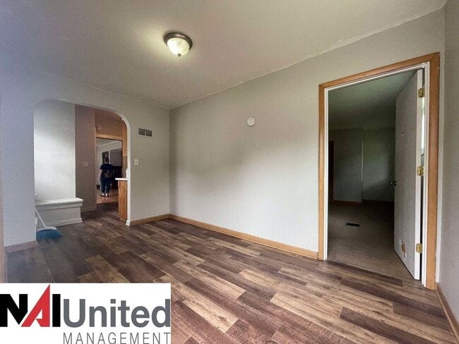 Building Photo - Four bedroom, one bathroom for rent in Mor...