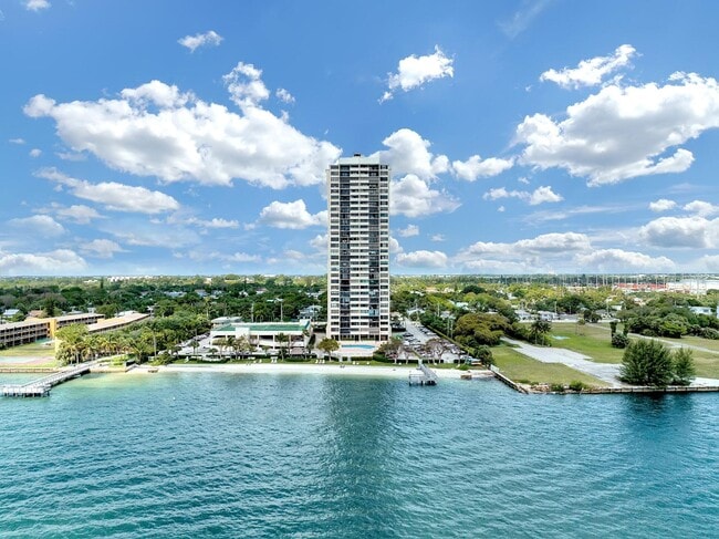 Building Photo - 5600 N Flagler Dr