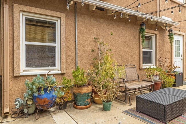 Building Photo - Furnished & Remodeled 1BR Guest House w/ Private Entry – Walk to Beach, Crown Point