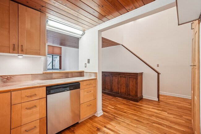 Building Photo - 205 10th St