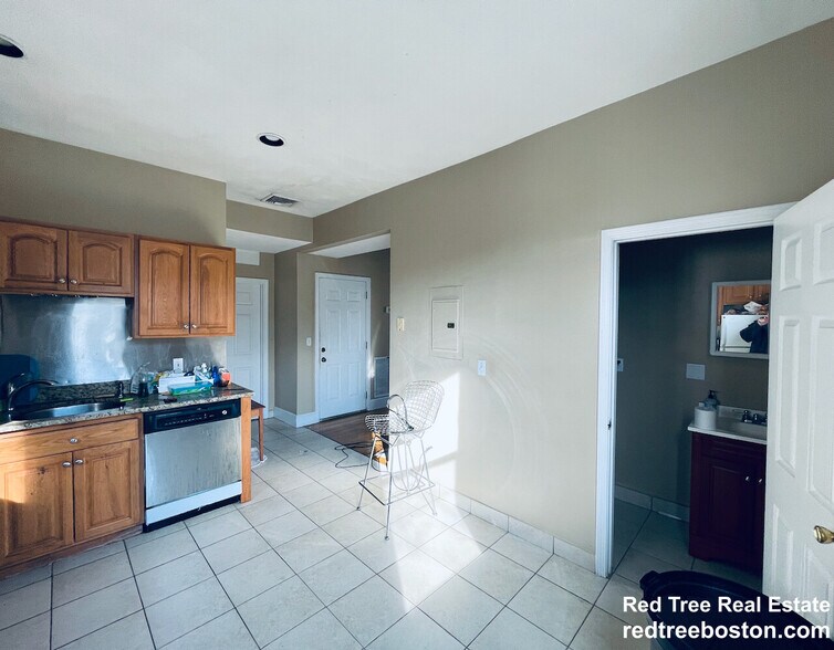 Building Photo - 19 Highgate St