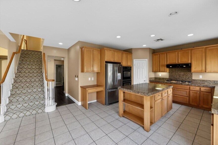 Building Photo - 11677 Swan Lake Dr