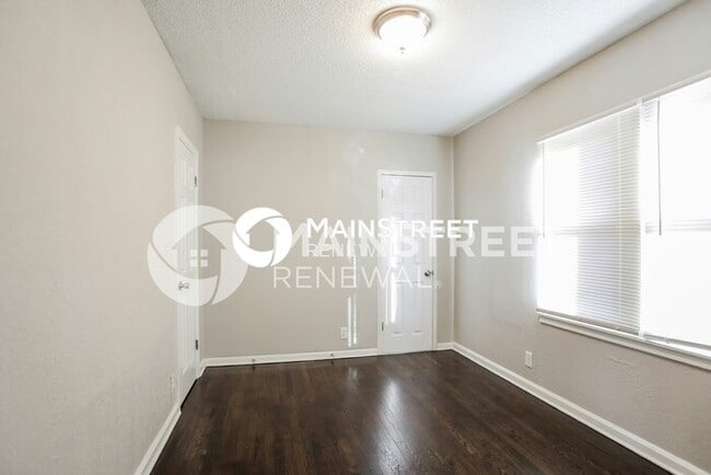 Building Photo - 3 Bedroom Pet-Friendly Home in KANSAS CITY...
